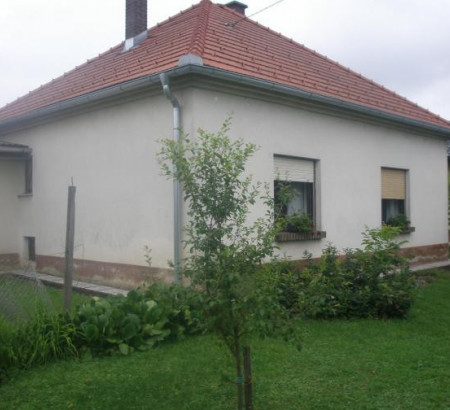Hiša - v deležu ½, Na kamni, 9231 Beltinci