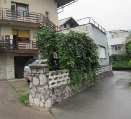 Pozidano zemljišče - v deležu ½, Ulica v Kokovšek, 1231 Ljubljana - Črnuče