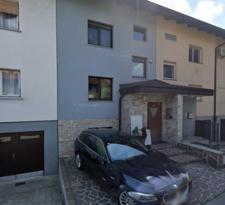Vrstna hiša, Ogrinčeva ulica, 1000 Ljubljana
