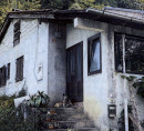 Stanovanjsko gospodarska stavba - v deležu ½, Senožeče, 6224 Senožeče