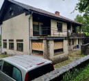 Hiša - v deležu ½, Unec, 1381 Rakek