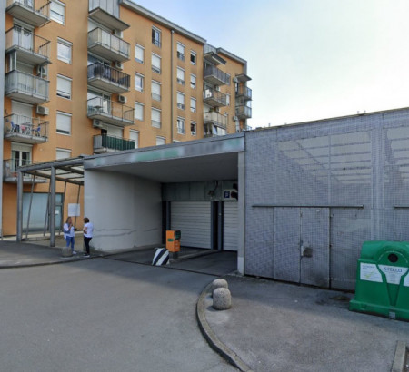 Garažno mesto št. 1, Slamnikarska cesta, 1230 Domžale
