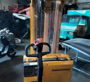 Električni viličar Jughenrich, Crown, pralnica za tovornjake, pometač Verti Top, sesalni koš in mulčer za parkovni traktor, traktorski priključek - kosa, snežna freza Zaugg, čelni nakladač Bonatti - možen posamičen nakup (cene od 500 € do 1.666,67 €)