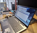 Prenosni računalnik Lenovo s programi za servis