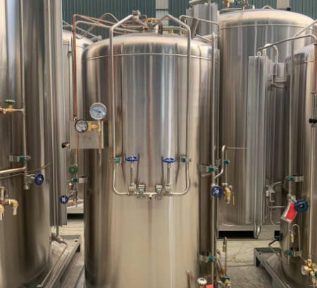 Plinski rezervoarji in jeklenke, črpalka