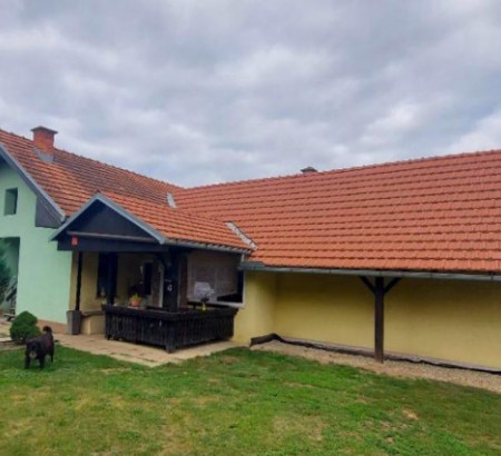 Hiša - v deležu ½, Krožna ulica, 9231 Beltinci