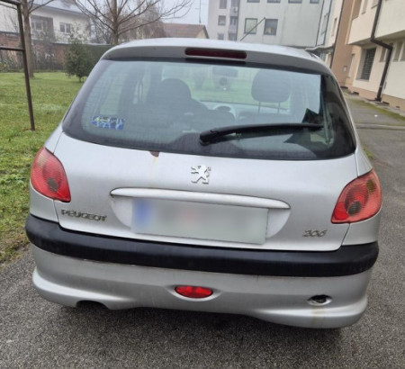 Peugeot 206 1.4, letnik 2004