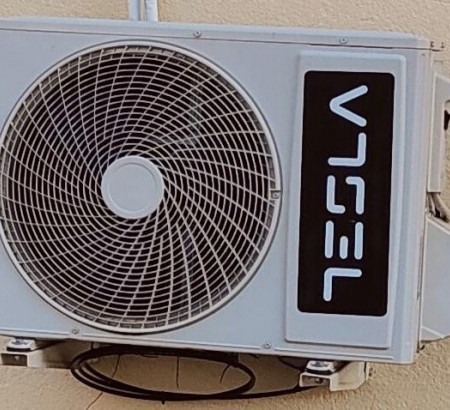 Klimatska naprava (zunanja enota) Tesla