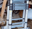 Aluminijasta zložljiva teleskopska lestev