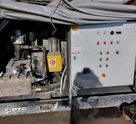 Stroj za visokotlačno vodno peskanje