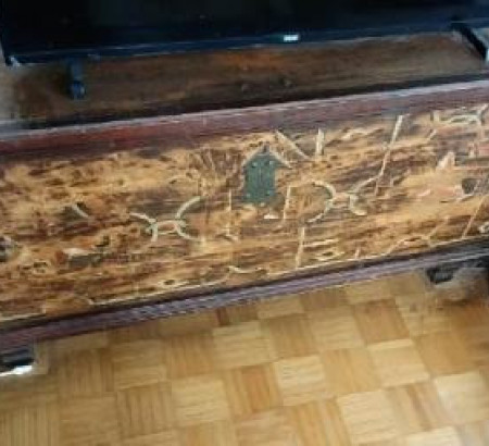 Starinska lesena skrinja