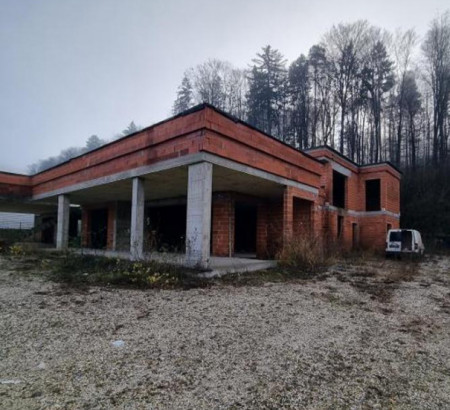 Nedokončana gostinska stavba, Brengova, 2236 Cerkvenjak