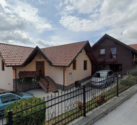 Hiša, zidanica, Tolsti Vrh, 8310 Šentjernej