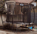 Trampolin z zaščitno mrežo