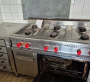 Gostinska oprema in pohištvo, stavbno pohištvo, radiatorji, umivalniki, svetila, postelje - možen posamičen nakup (cene od 5 € do 80 €)