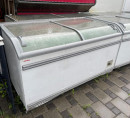 Štiridelna vitrina za meso, hladilnik Algorinox, tehtnica SM 500, salamoreznica
