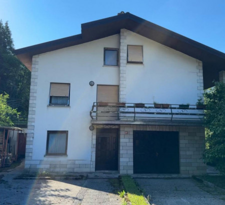 Dvostanovanjska hiša, Idrija pri Bači, 5216 Most na Soči