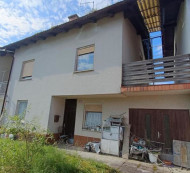 Hiša - v deležu ½, Petrovče, 3301 Petrovče