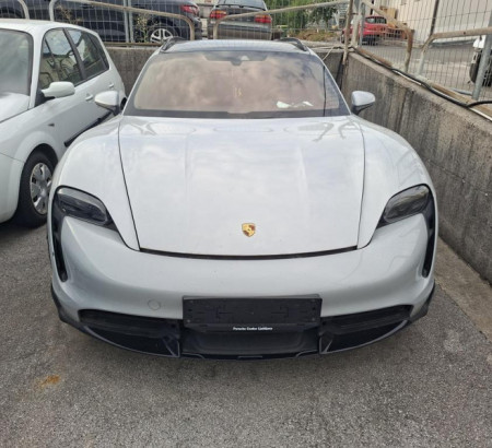 Porsche Taycan Turbo, letnik 1. reg. 2023