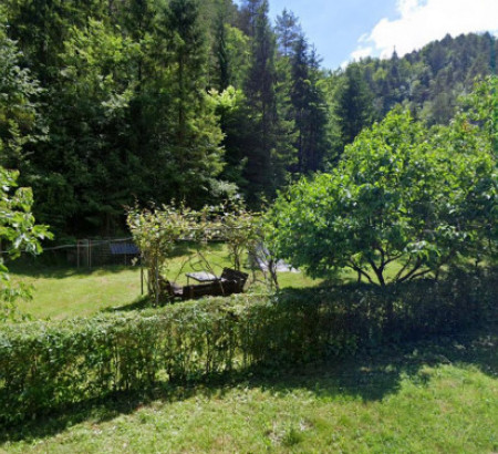 Stavbno zemljišče - v deležu ½, Log, 8294 Boštanj
