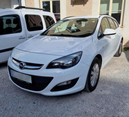 Opel Astra 1.6, letnik 2015